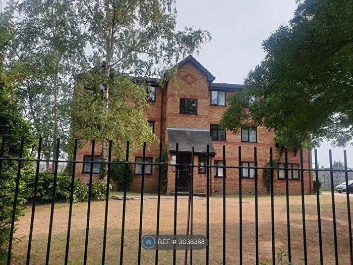 1 Bedroom Flat To Rent In Greenslade Rd, London, IG11