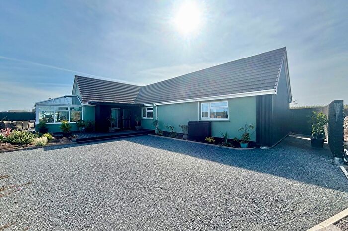 3 Bedroom Detached Bungalow For Sale In Hillhead Road, Kergilliack, TR11