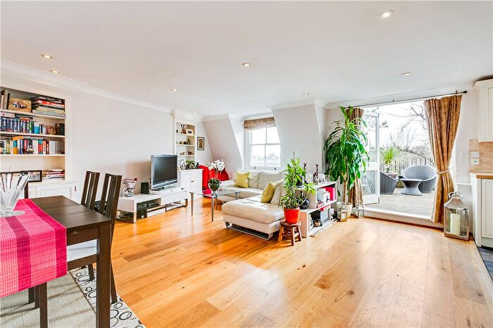 2 Bedroom Flat To Rent In Eardley Crescent, Earls Court, London, SW5