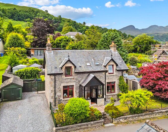 3 Bedroom Detached House For Sale In Craignavie Road, Killin, FK21