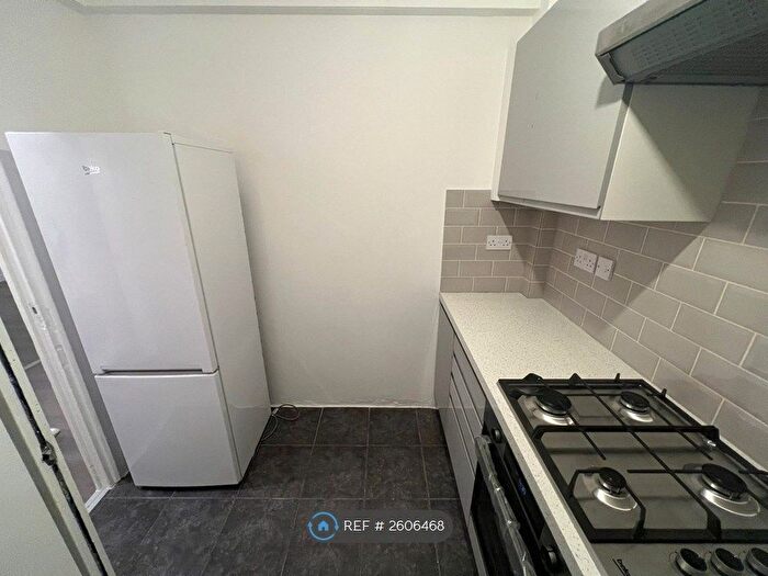 3 Bedroom Flat To Rent In Cranbrook House, London, E5