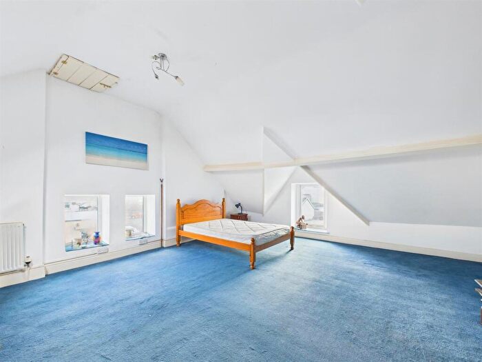2 Bedroom Apartment For Sale In Victoria Avenue, Porthcawl, CF36