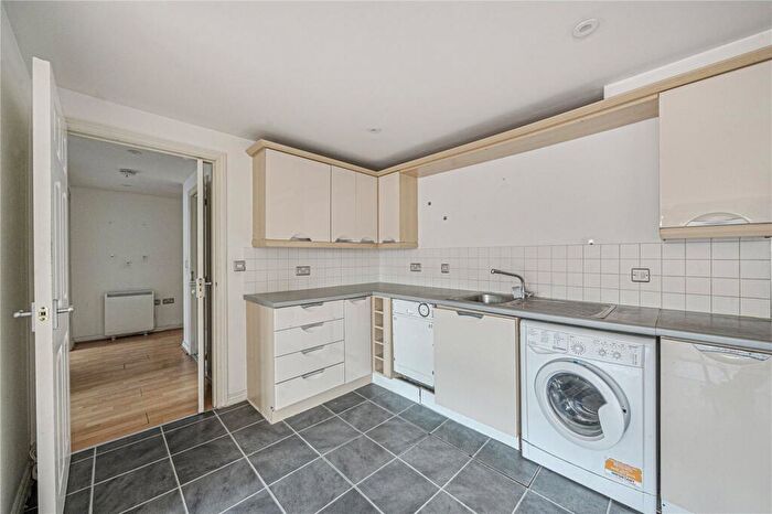 2 Bedroom Apartment For Sale In London Road, Kingston Upon Thames, KT2