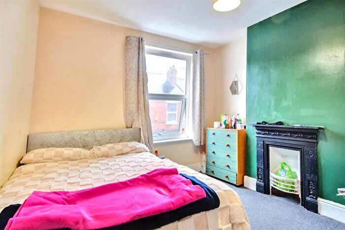 3 Bedroom Terraced House For Sale In Broxtowe Street, Nottingham, NG5