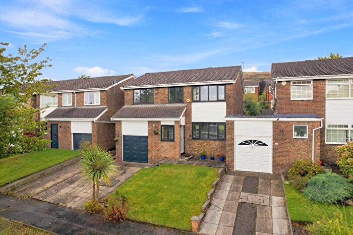 4 Bedroom Link Detached House For Sale In Rookery Close, Stalybridge., SK15