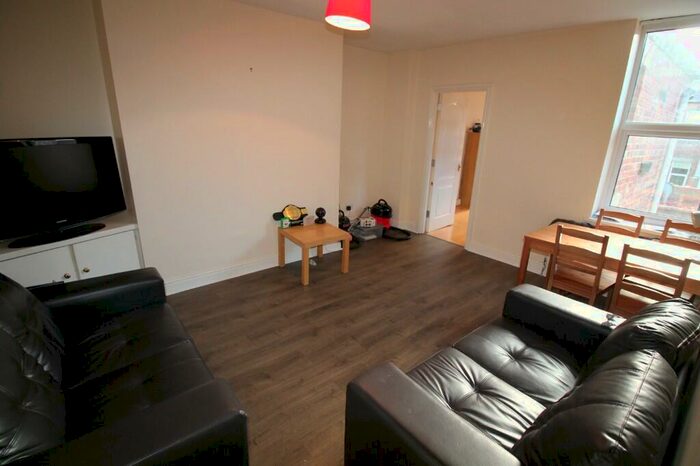 4 Bedroom Maisonette To Rent In Grosvenor Avenue, Newcastle Upon Tyne, NE2