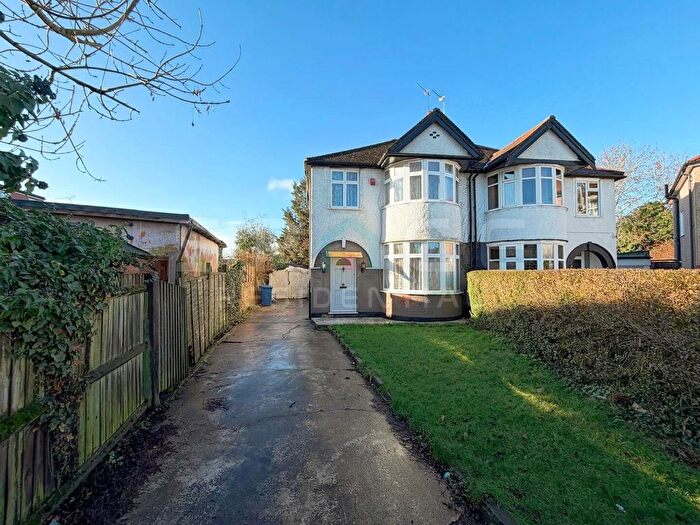 3 Bedroom Semi Detached House For Sale In Hale Close, Edgware, HA8