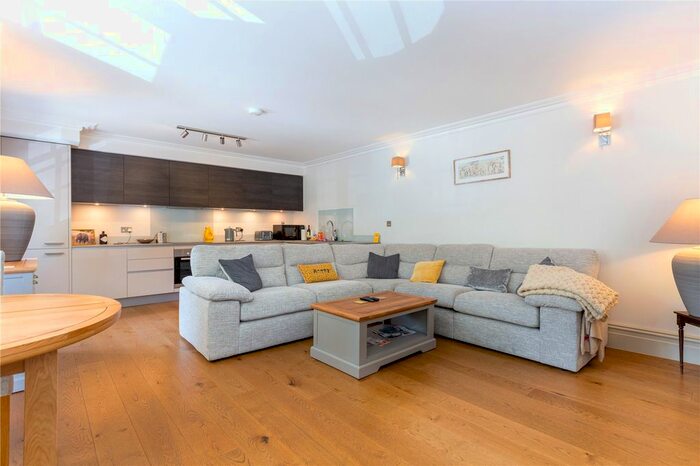 2 Bedroom Flat To Rent In Castle House, London Road, Tunbridge Wells, Kent, TN1