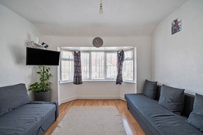 1 Bedroom Maisonette For Sale In Dryden Road, Harrow Weald, Harrow, HA3
