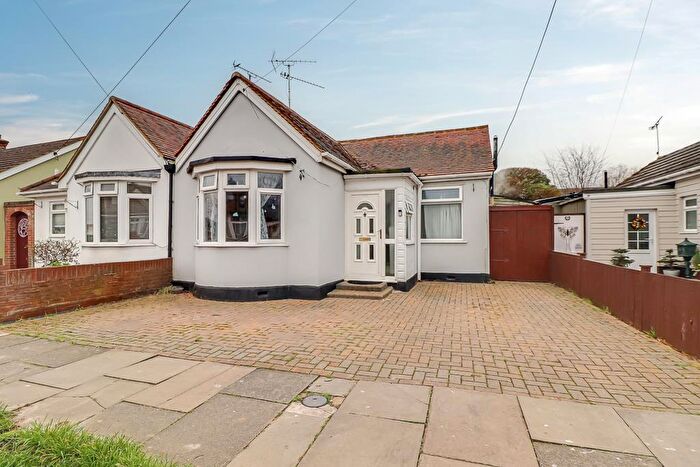 2 Bedroom Semi-Detached Bungalow For Sale In South Crescent, Southend-on-Sea, SS2