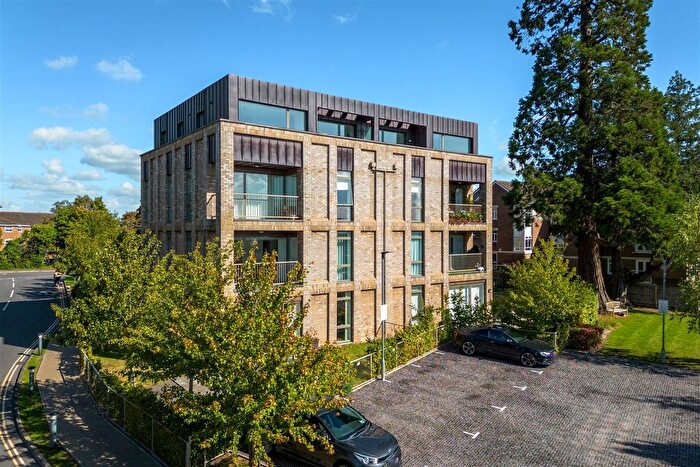 1 Bedroom Flat For Sale In Garden Flat At Beacon Heights, Church Road, Haywards Heath, RH16