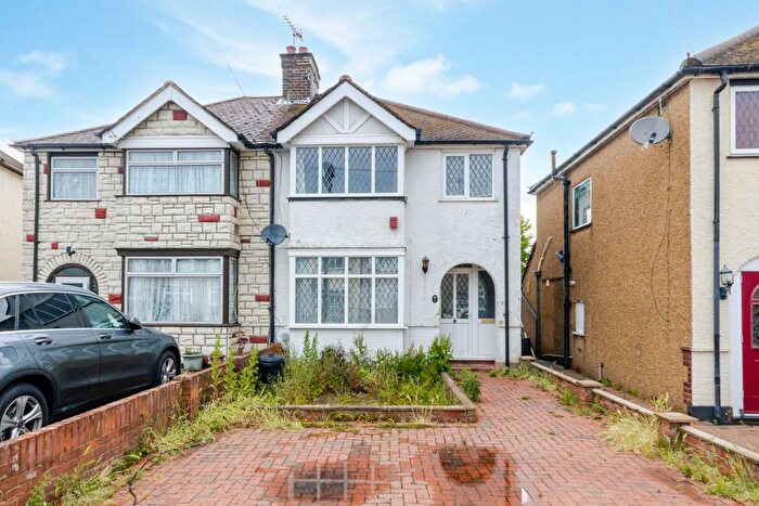 3 Bedroom Semi-detached House For Sale In Fifth Avenue, Garston, Watford, WD25