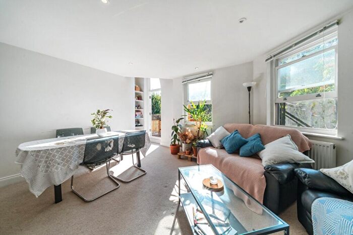 3 Bedroom Flat For Sale In Orville Road, Battersea, London, SW11