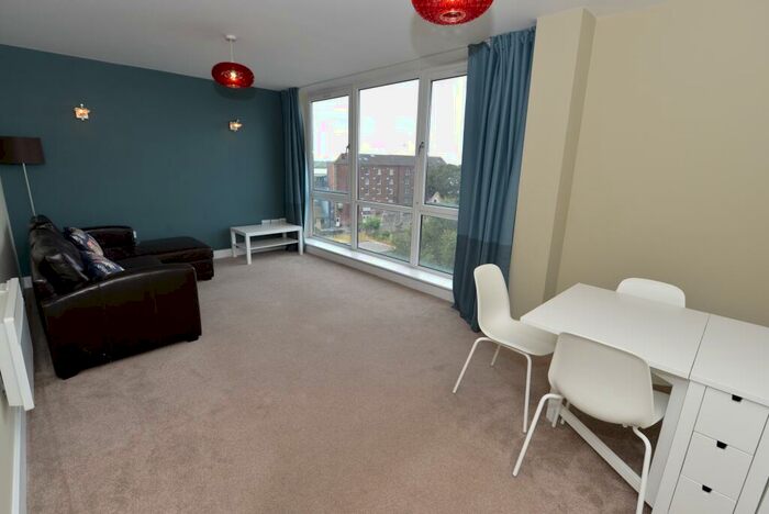 2 Bedroom Flat To Rent In High Street, Southampton, SO14