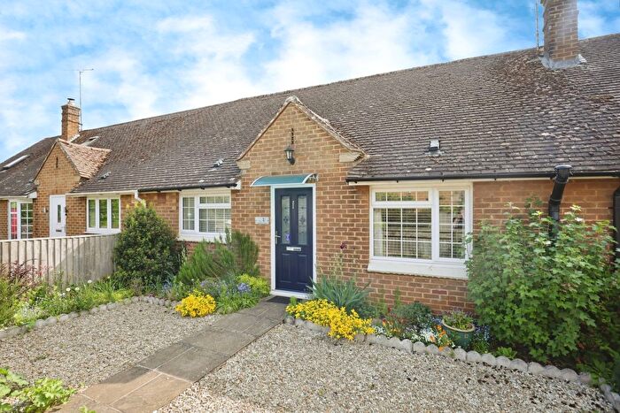 2 Bedroom Bungalow For Sale In Queens Crescent, Drayton, Banbury, Oxfordshire, OX15