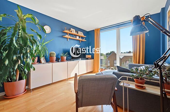 2 Bedroom Flat For Sale In Lawrence Road, South Tottenham, N15