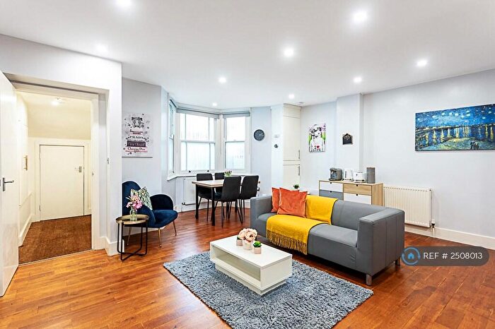 2 Bedroom Flat To Rent In St Johns Hill, London, SW11