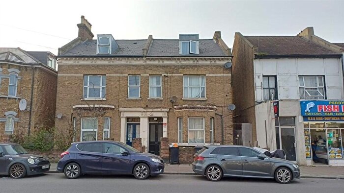2 Bedroom Flat For Sale In Perry Hill, London, SE6