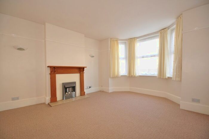 1 Bedroom Flat To Rent In Lower Street, Pulborough, West Sussex, RH20