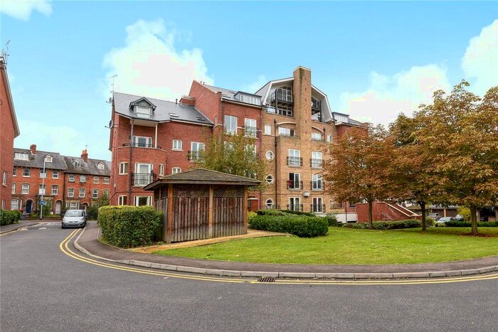 2 Bedroom Flat To Rent In Aveley House, Iliffe Close, Reading, Berkshire, RG1