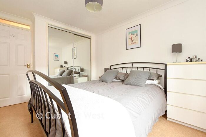 1 Bedroom Flat For Sale In Belmont Road, Leatherhead, Surrey, KT22