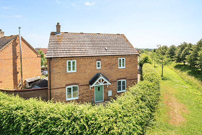 4 Bedroom Detached House For Sale In Laxton Way, Bedford, MK41