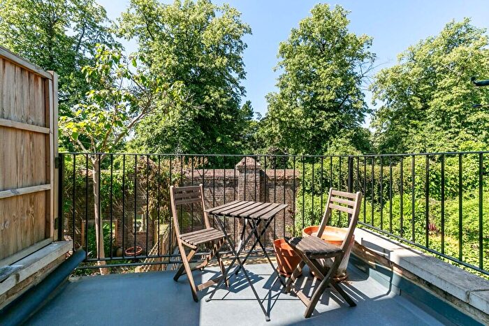 2 Bedroom Apartment For Sale In Ifield Road, London, SW10