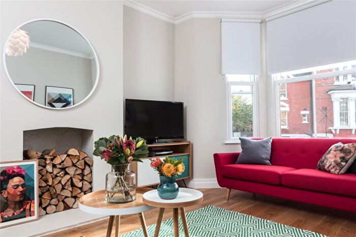 3 Bedroom Flat To Rent In Byrne Road, London, SW12