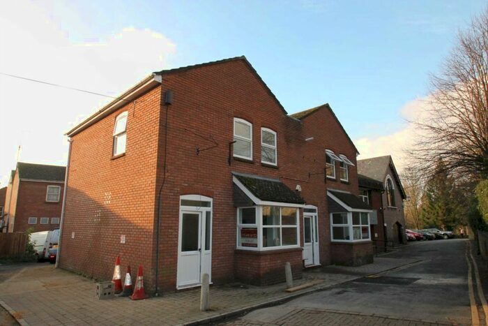 1 Bedroom Flat To Rent In High Street, Tring, HP23