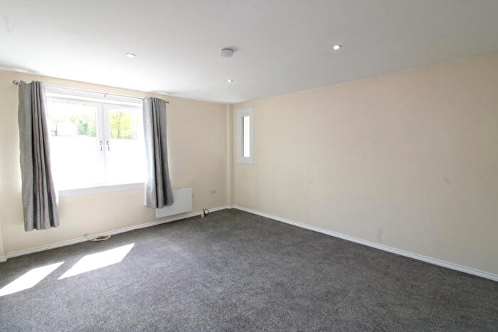 2 Bedroom Flat To Rent In Maple Drive, Johnstone, PA5