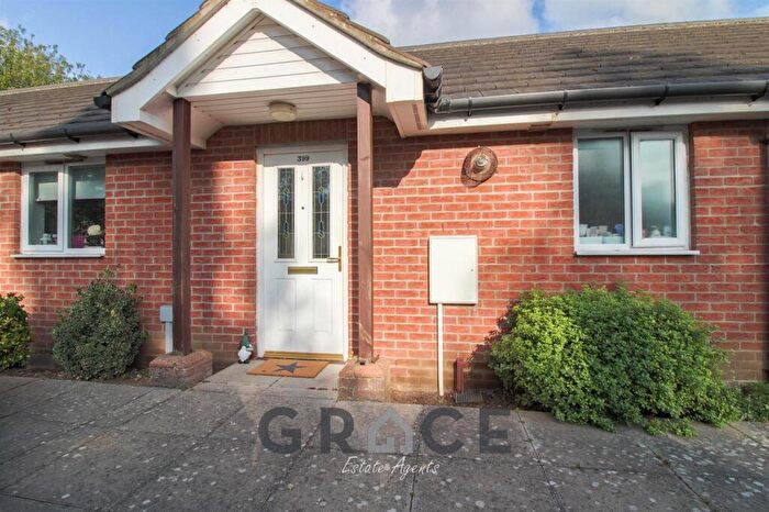 2 Bedroom Bungalow For Sale In Foxhall Road, Ipswich, IP3