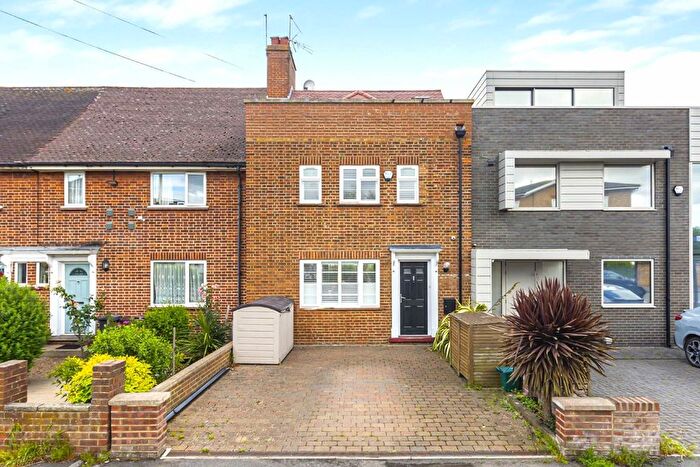 4 Bedroom Property For Sale In Kings Terrace, Old Isleworth, TW7