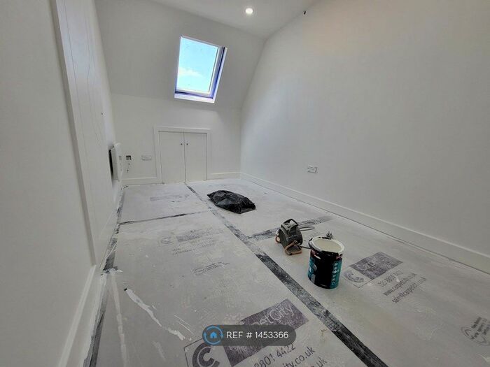 2 Bedroom Flat To Rent In Whyteleafe Business Village, Whyteleafe, CR3