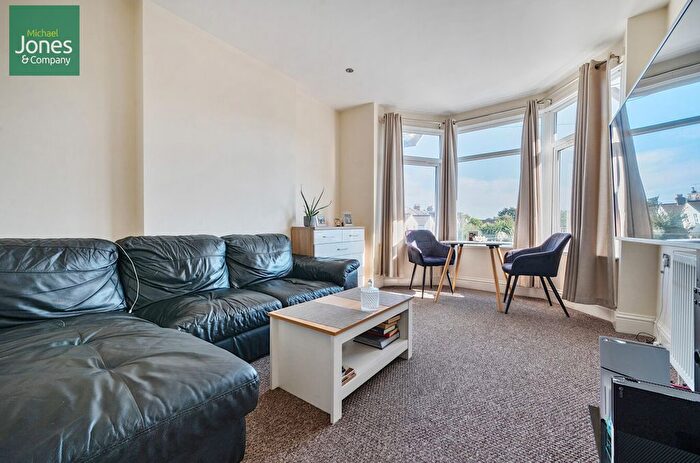 2 Bedroom Flat To Rent In Canterbury Road, Worthing, West Sussex, BN13