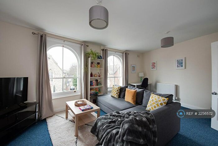 1 Bedroom Flat To Rent In Grove Road South, Southsea, PO5