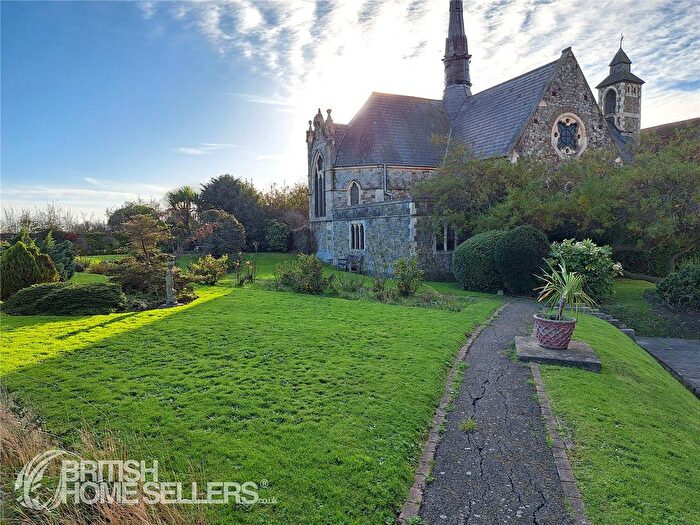 2 Bedroom Flat For Sale In The Durlocks, Folkestone, Kent, CT19