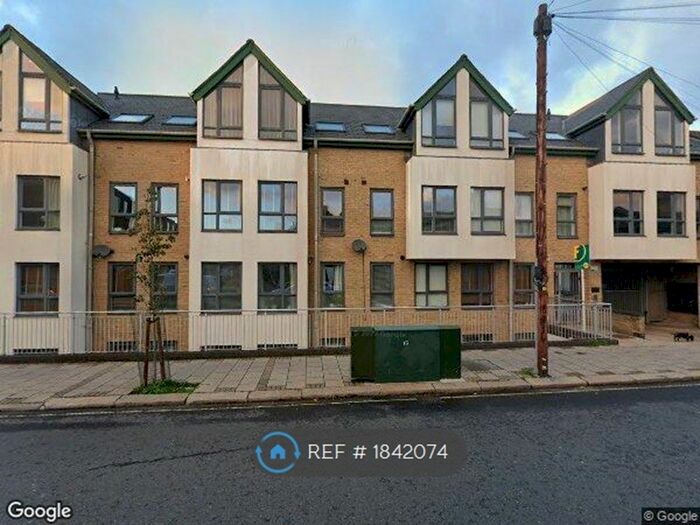 2 Bedroom Flat To Rent In Regal Building, London, W10