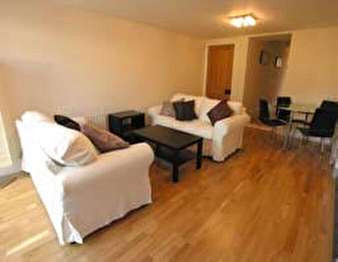 2 Bedroom Apartment To Rent In Wantage Rd, Reading, Berkshire, RG30