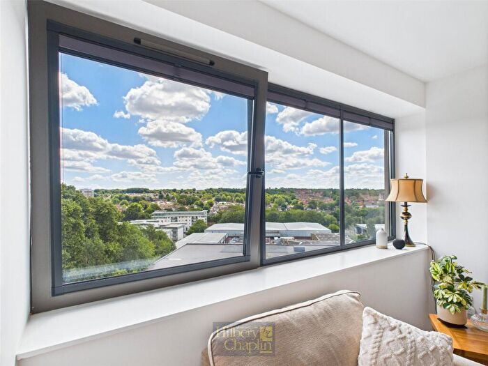 2 Bedroom Apartment For Sale In Hubert Road, Brentwood, Essex, CM14