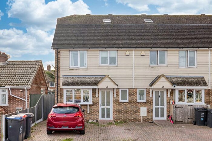 4 Bedroom Semi Detached House For Sale In Camden Road, Broadstairs, Kent, CT10