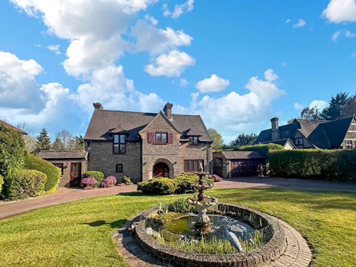 4 Bedroom Detached House For Sale In Hillcroft Avenue, Purley, CR8