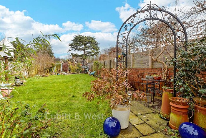 3 Bedroom Detached House For Sale In Barton Road, Bramley, Guildford, Surrey, GU5