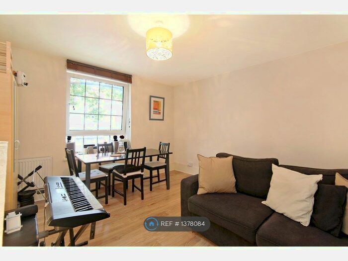 3 Bedroom Flat To Rent In Peckham Road, London, SE5