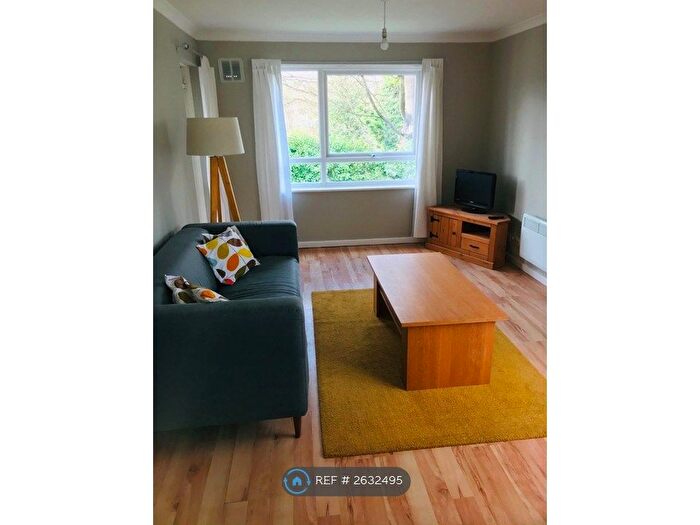2 Bedroom Flat To Rent In Newton Park Court, Leeds, LS7