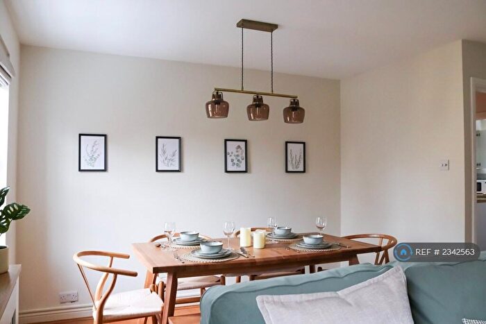 2 Bedroom Flat To Rent In Bridge Street, Oxford, OX2