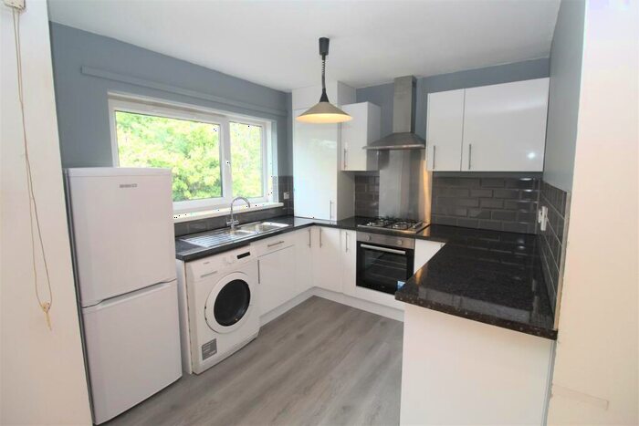 2 Bedroom Flat To Rent In Hollybush Heights, Pentwyn, Cardiff, CF23