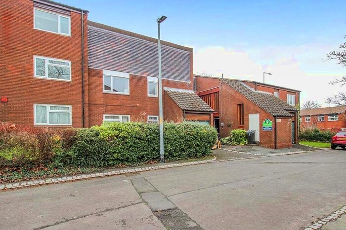 2 Bedroom Flat To Rent In Farm Lodge Grove, Telford TF3