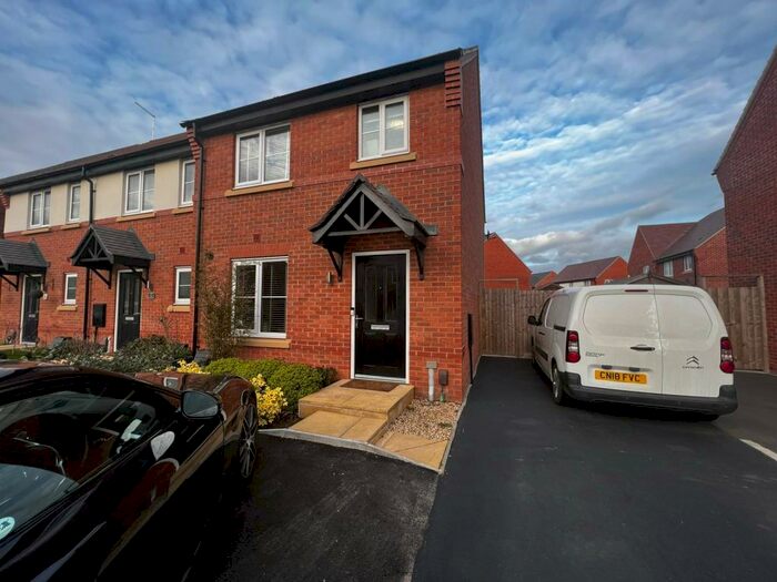 3 Bedroom House To Rent In Oakham Road, Highfields, DE23