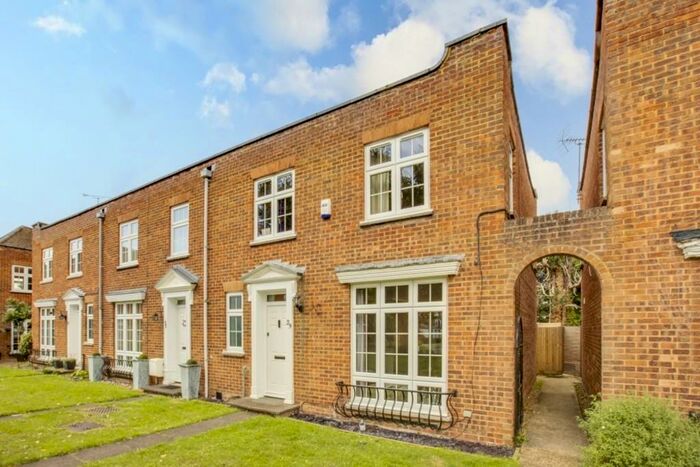 3 Bedroom Semi-Detached House To Rent In Azalea Walk, Eastcote, Pinner, HA5