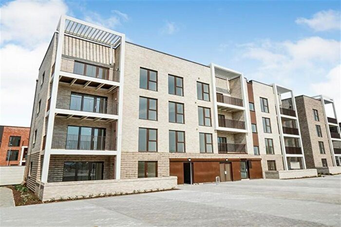 2 Bedroom Flat To Rent In Bedroom Property In Genome Close, Franklin Gardens, CB3